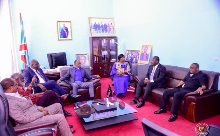  ECHANGE ENTRE LE 2ème VICE PRESIDENT DU SENAT ET LES SENATEURS ELUS DE L&rsquo;ANCIENNE PROVINCE DE L&rsquo;EQUATEUR