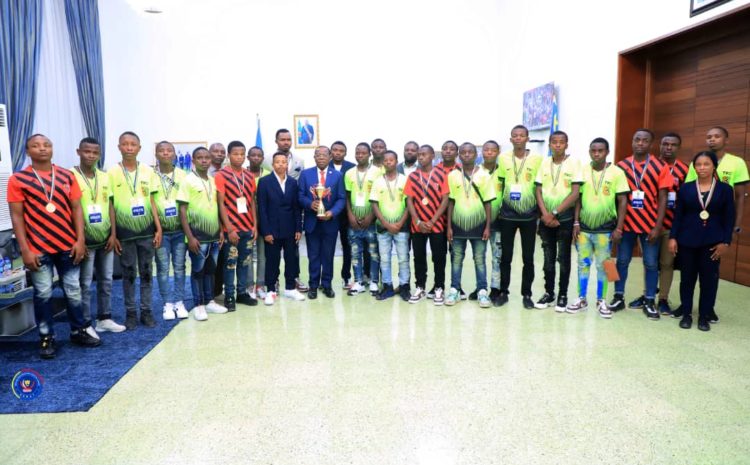  LE SENAT RECOIT LES JEUNES JOUEURS DE L’ECOFOOT/WALUNGU